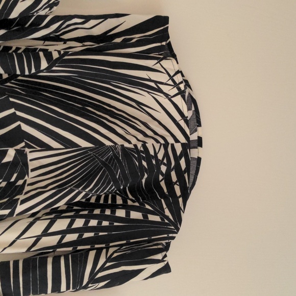 World Market Quarter Sleeve Blouse Women's Black Cream Tropical Print Size S/M - Picture 2 of 8